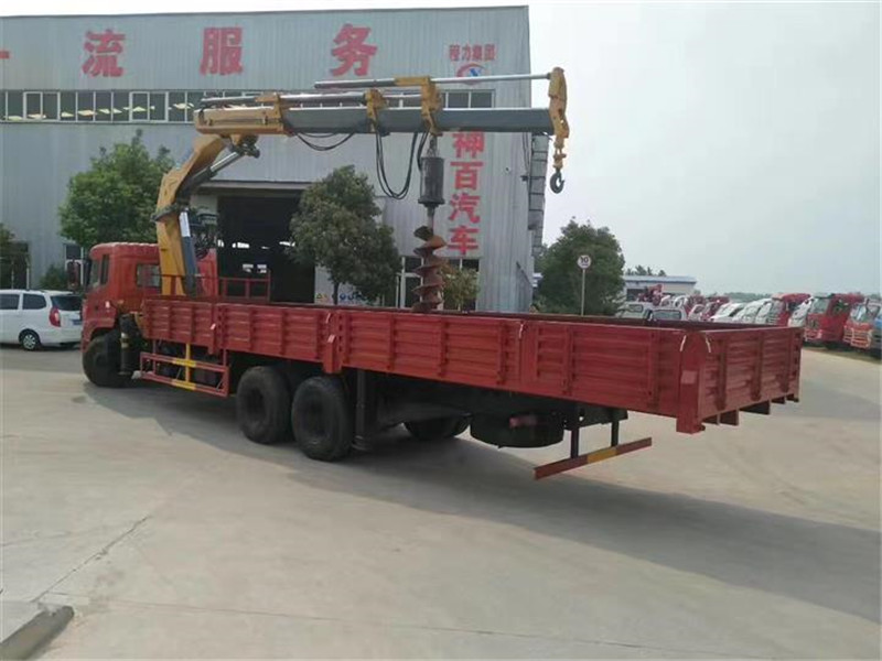 東風(fēng)后八輪徐工12噸折臂隨車吊圖片展示2