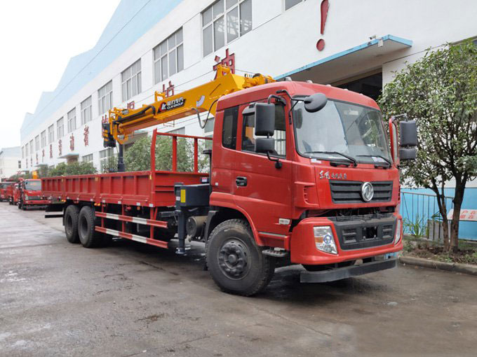 12噸東風(fēng)隨車吊帶鉆頭副鉤遙控雙聯(lián)泵于一體多功能隨車吊