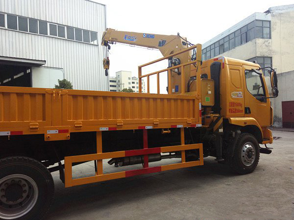 徐工6.3噸東風(fēng)柳汽乘龍隨車吊