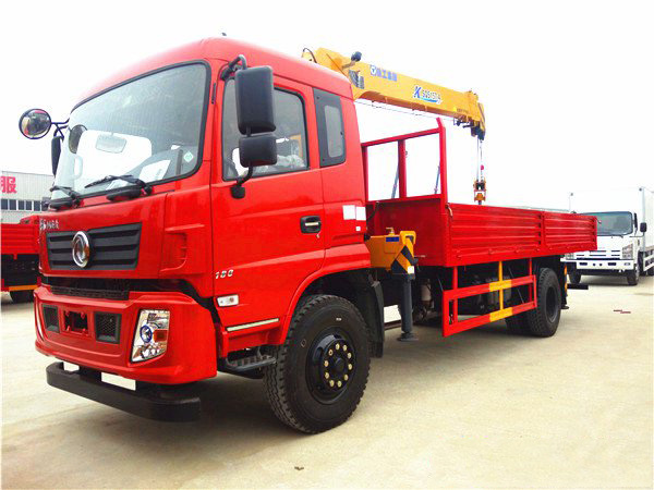 徐工6.3噸東風(fēng)隨車(chē)吊（東風(fēng) -- 御虎6.3噸隨車(chē)起重運(yùn)輸車(chē)）