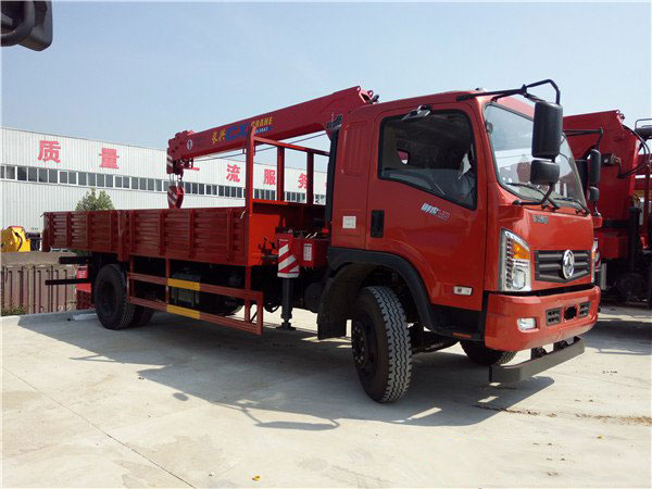 長(zhǎng)興6.3噸東風(fēng)隨車吊圖片展示2