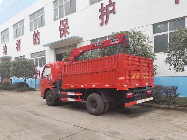 藍牌東風福瑞卡5噸隨車吊程力吊機圖片展示2