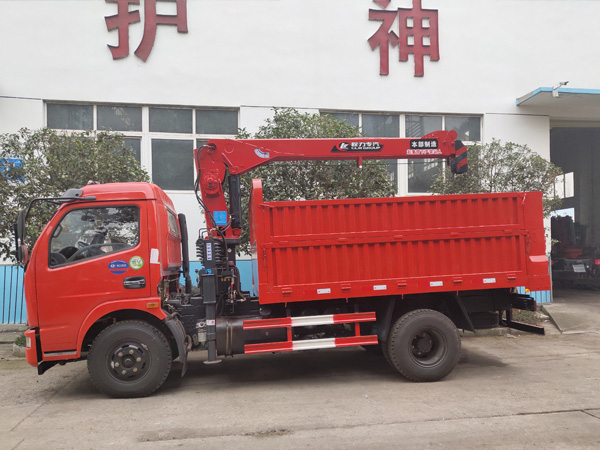 藍牌東風福瑞卡5噸隨車吊程力吊機