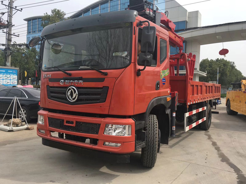 東風(fēng)T5單橋程力5噸折臂吊隨車吊