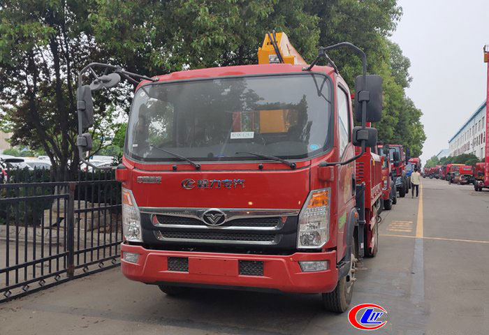 程力吊機5噸重汽豪曼隨車吊圖片展示2