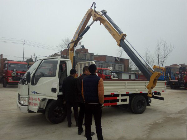 徐工折臂2噸江鈴隨車吊（江鈴2噸隨車起重運輸車） 