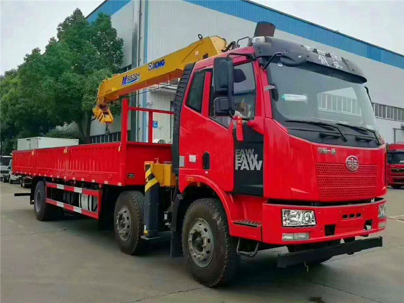 解放12噸價(jià)格隨車吊多少錢一臺(tái)？