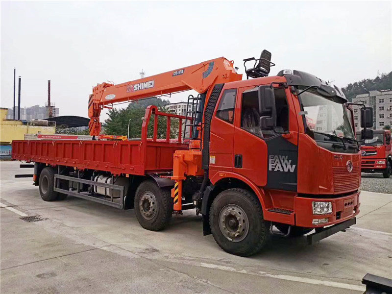 解放12噸價(jià)格隨車吊多少錢一臺(tái)？