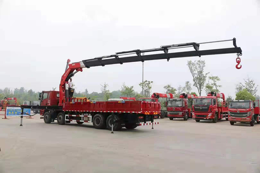 陜汽德龍長(zhǎng)興25噸折臂隨車吊多少錢