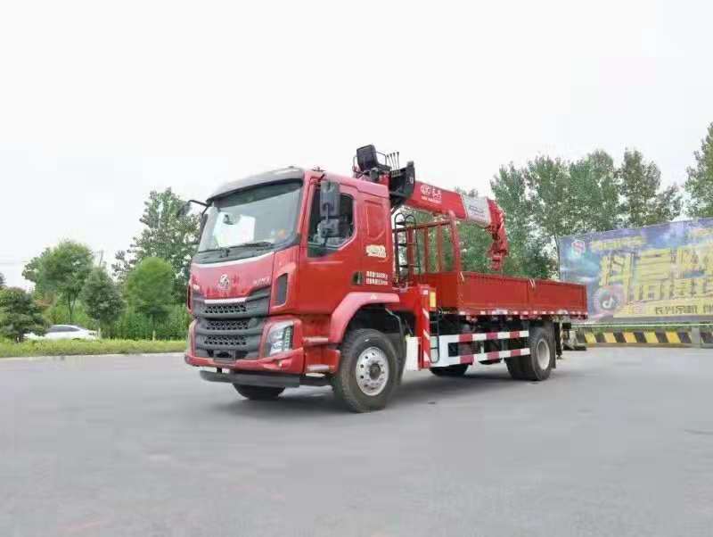東風(fēng)柳汽長興8噸隨車吊