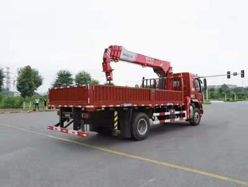 東風(fēng)柳汽長(zhǎng)興8噸隨車吊